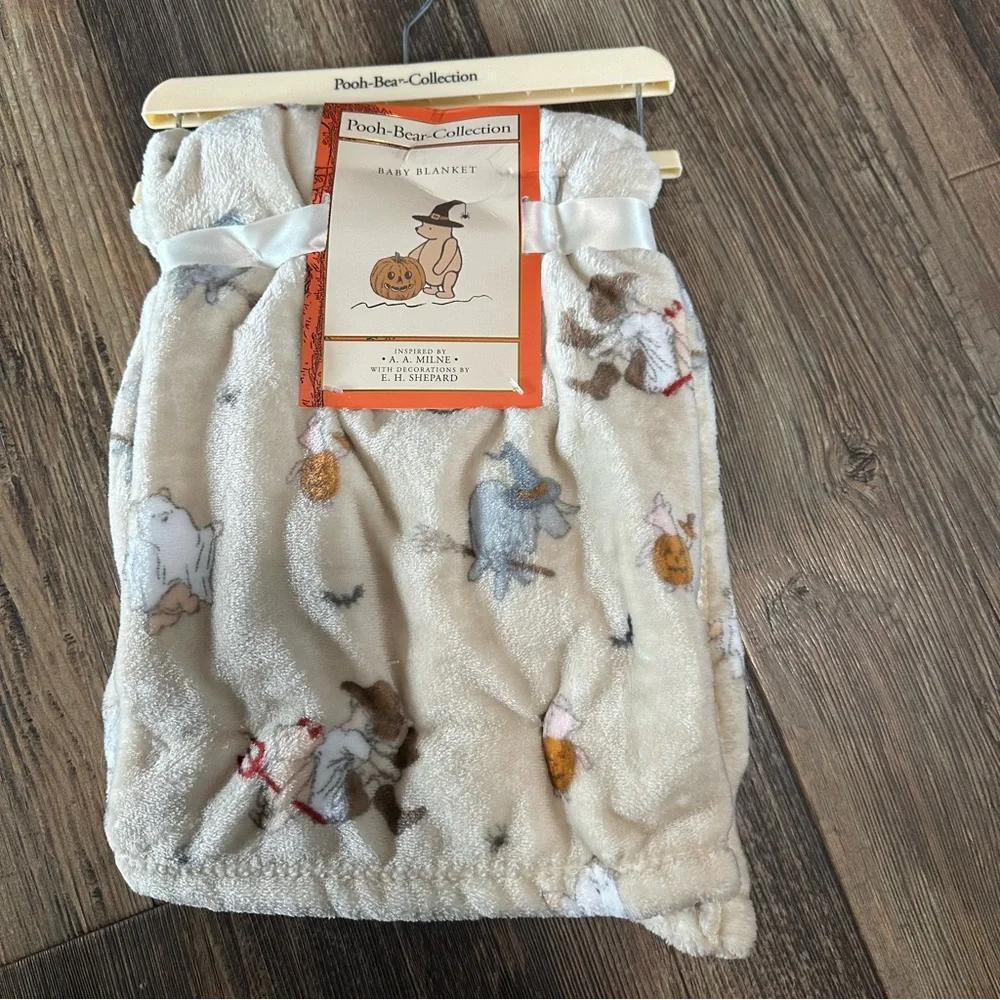Pooh Bear Collection Halloween Baby blanket soft cream NEW
